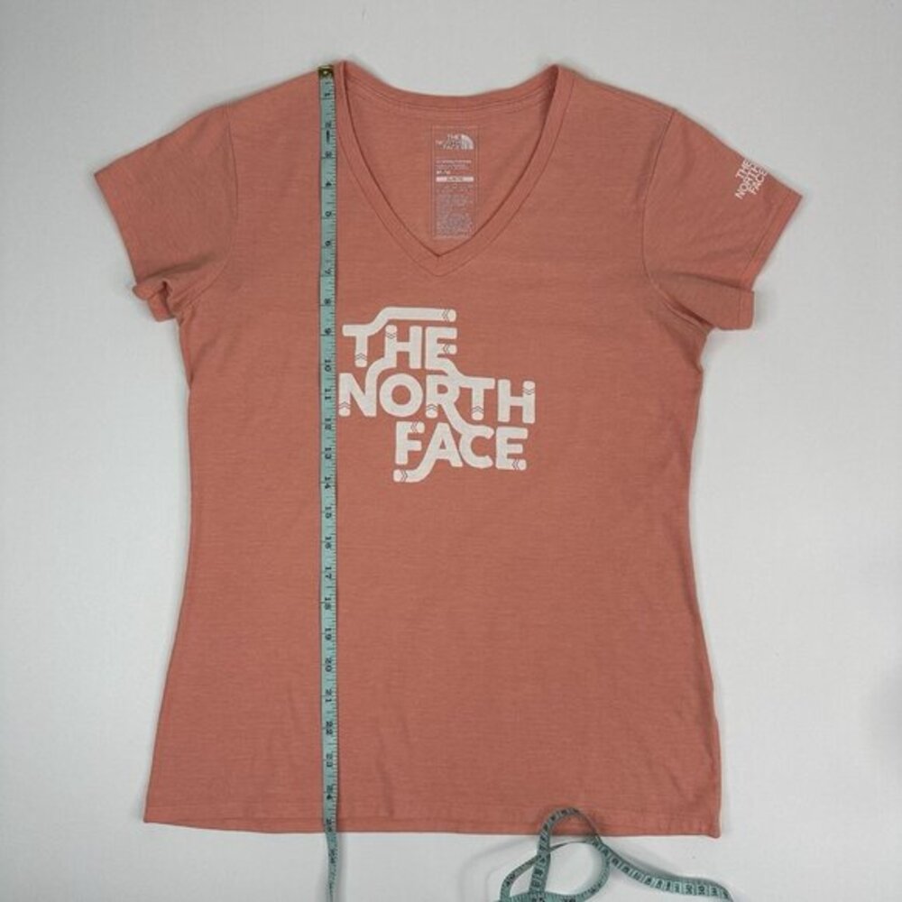 The North Face Womens Athletic Slim Fit V-Neck Graphic T-Shirt Clay Pink Medium - Picture 11 of 15